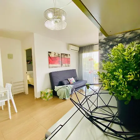 Cozy With Swiimming Pool En *